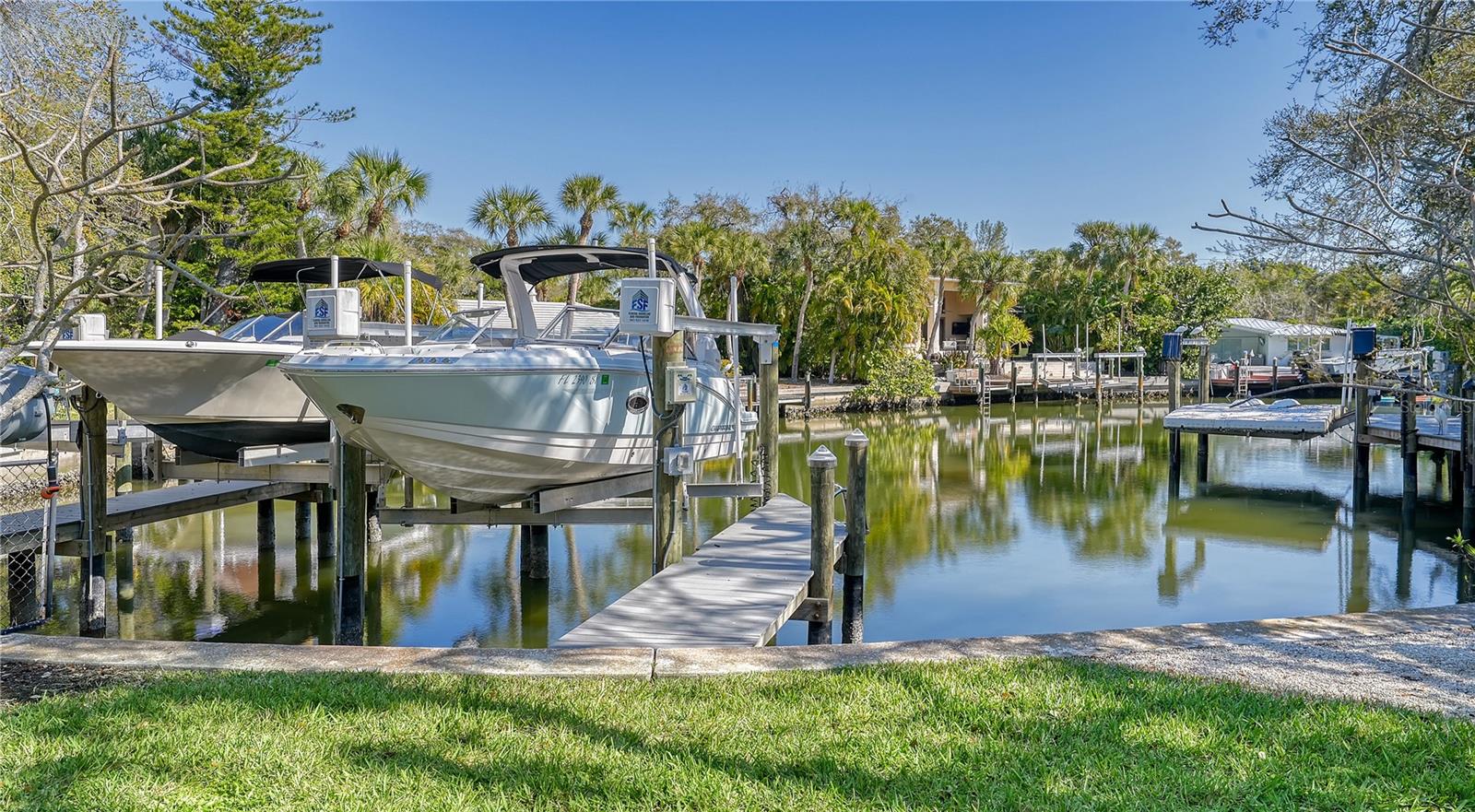 SIESTA BAYSIDE WATERSIDE WOOD - Residential