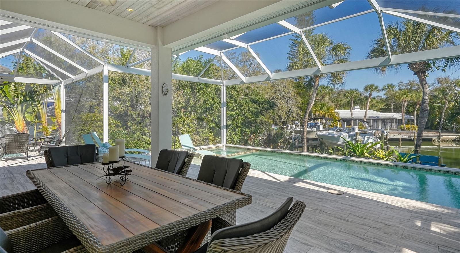 SIESTA BAYSIDE WATERSIDE WOOD - Residential