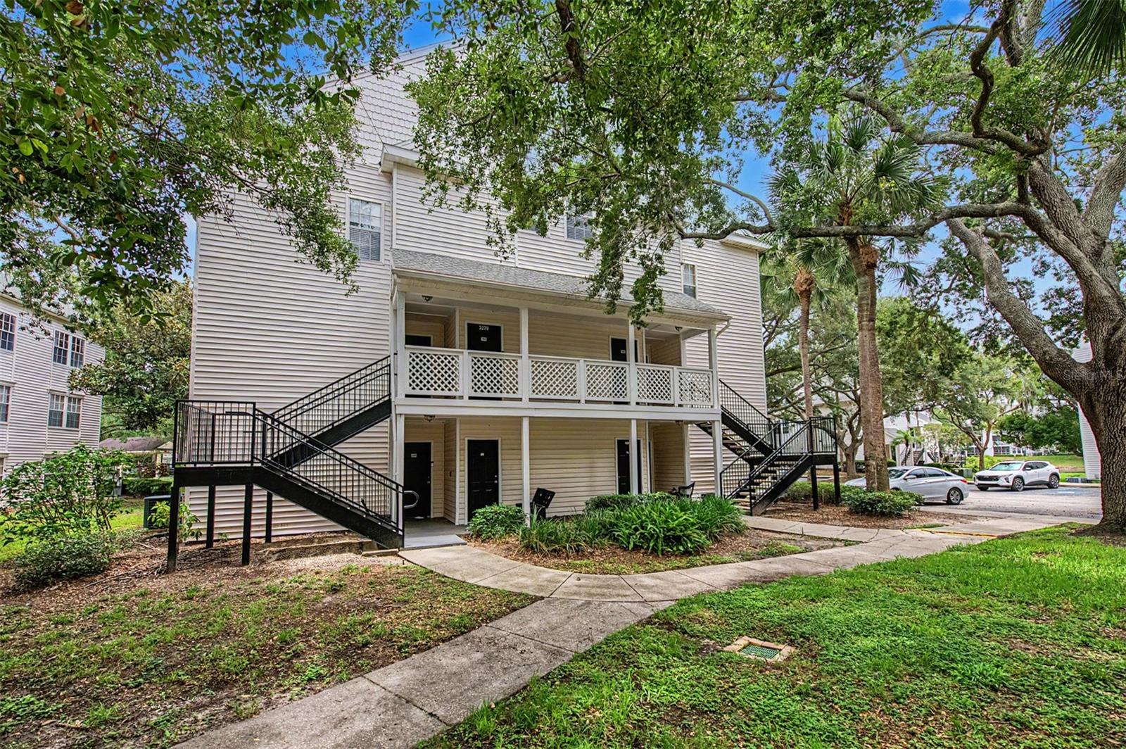 BENTLEY AT COBBS LANDING CONDO THE - Residential