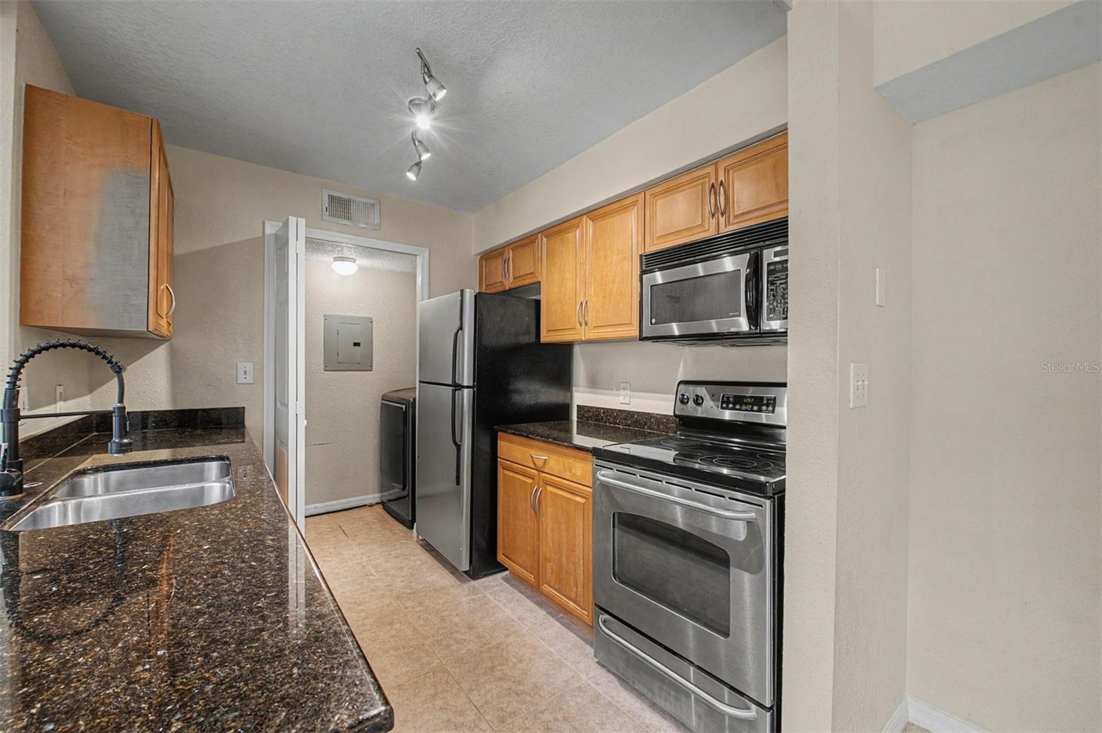 BENTLEY AT COBBS LANDING CONDO THE - Residential