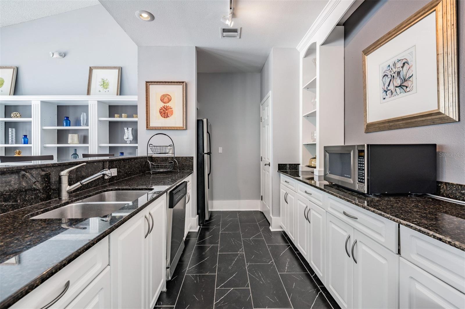 BENTLEY AT COBBS LANDING CONDO THE - Residential