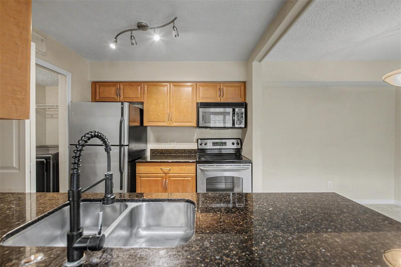 BENTLEY AT COBBS LANDING CONDO THE - Residential