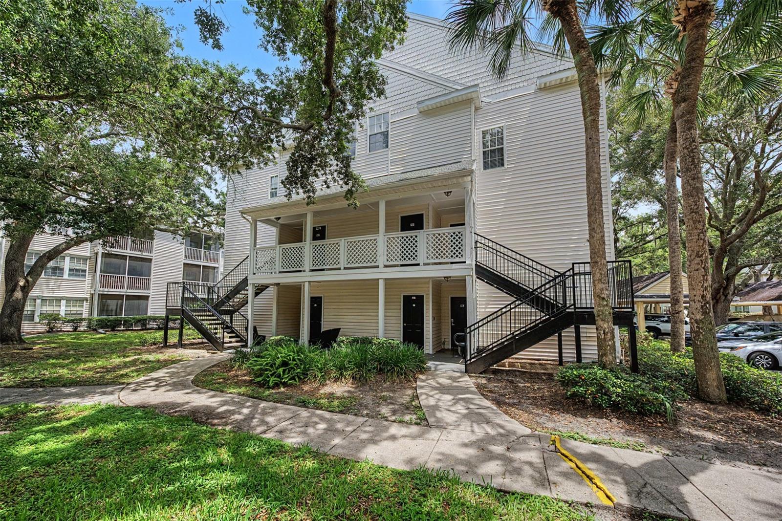 BENTLEY AT COBBS LANDING CONDO THE - Residential