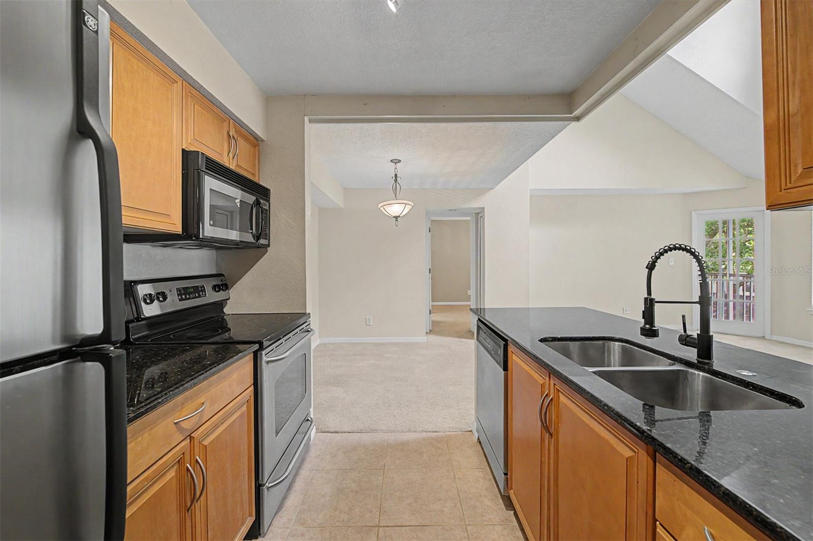 BENTLEY AT COBBS LANDING CONDO THE - Residential
