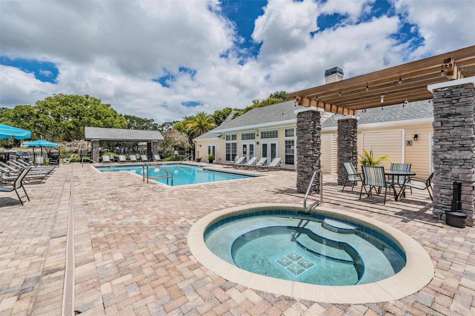 BENTLEY AT COBBS LANDING CONDO THE - Residential