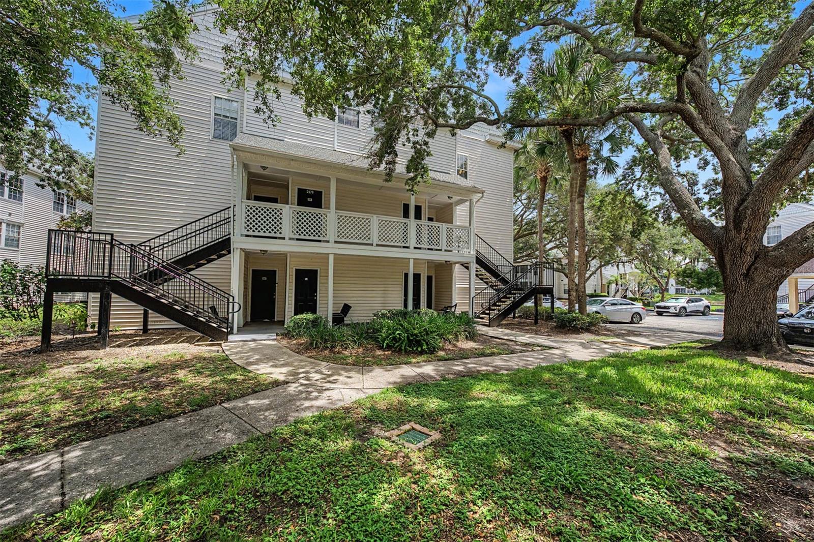 BENTLEY AT COBBS LANDING CONDO THE - Residential