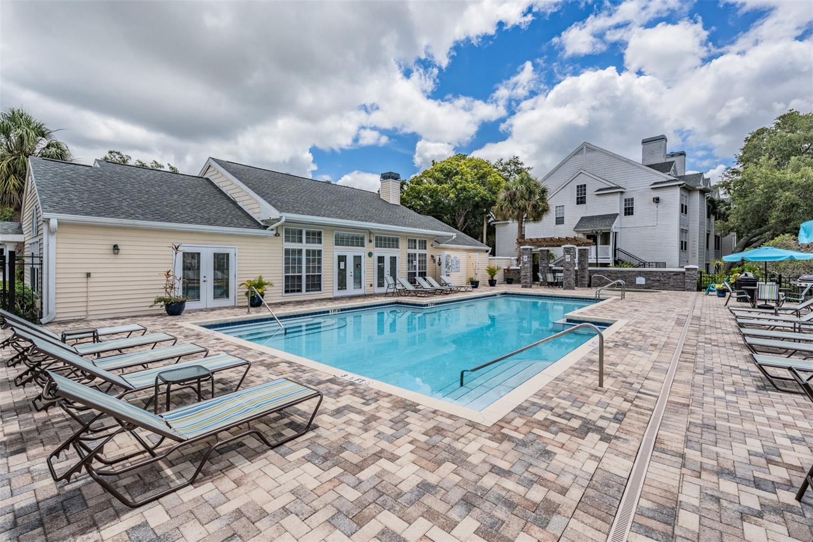 BENTLEY AT COBBS LANDING CONDO THE - Residential