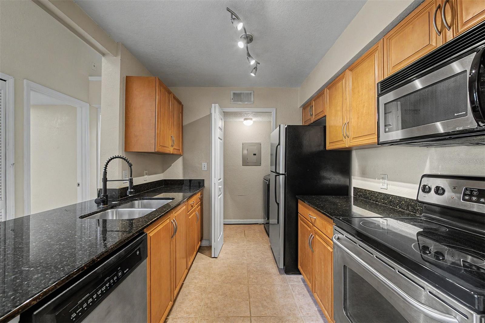 BENTLEY AT COBBS LANDING CONDO THE - Residential