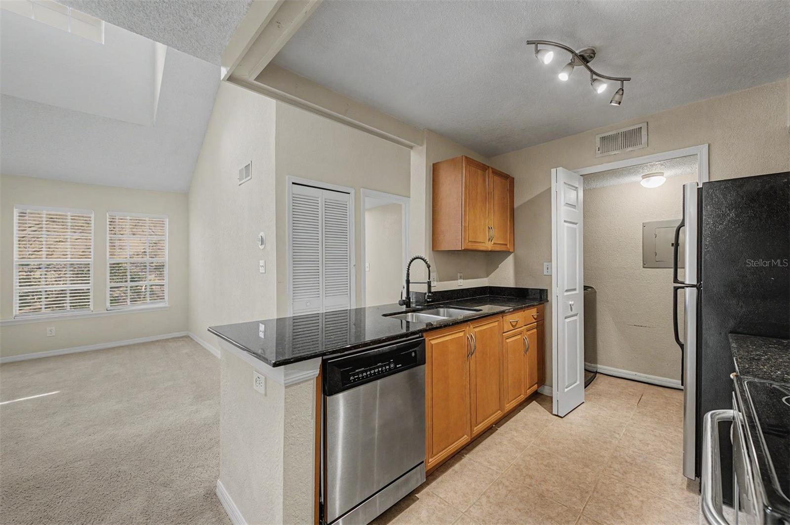 BENTLEY AT COBBS LANDING CONDO THE - Residential