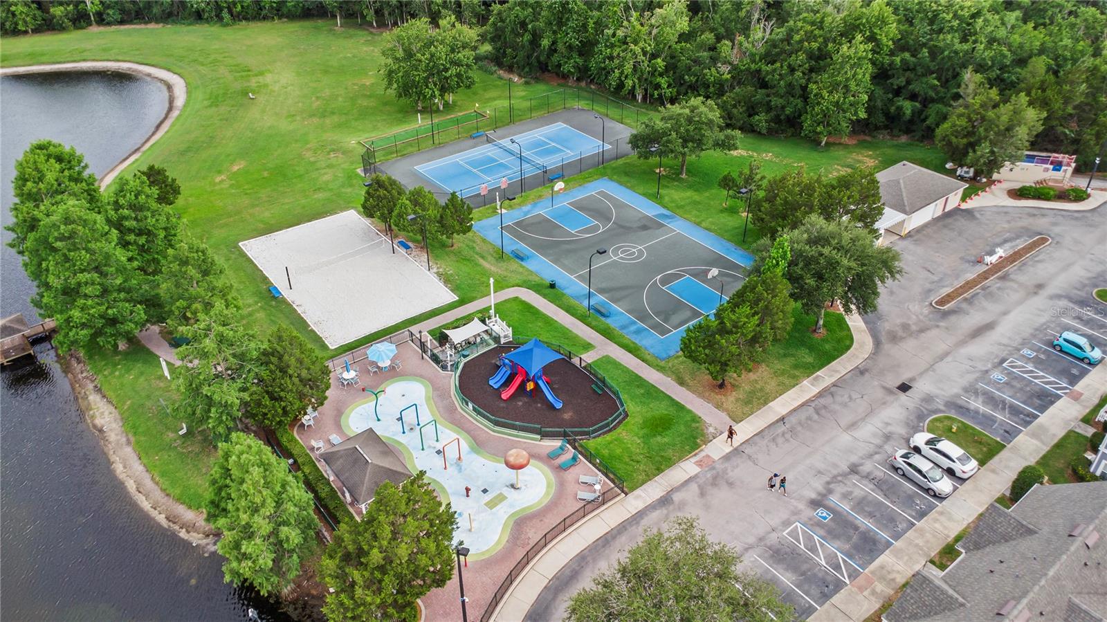 VILLAS AT SEVEN DWARFS LANE CONDO - Residential