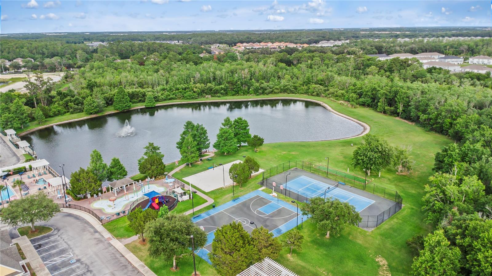 VILLAS AT SEVEN DWARFS LANE CONDO - Residential