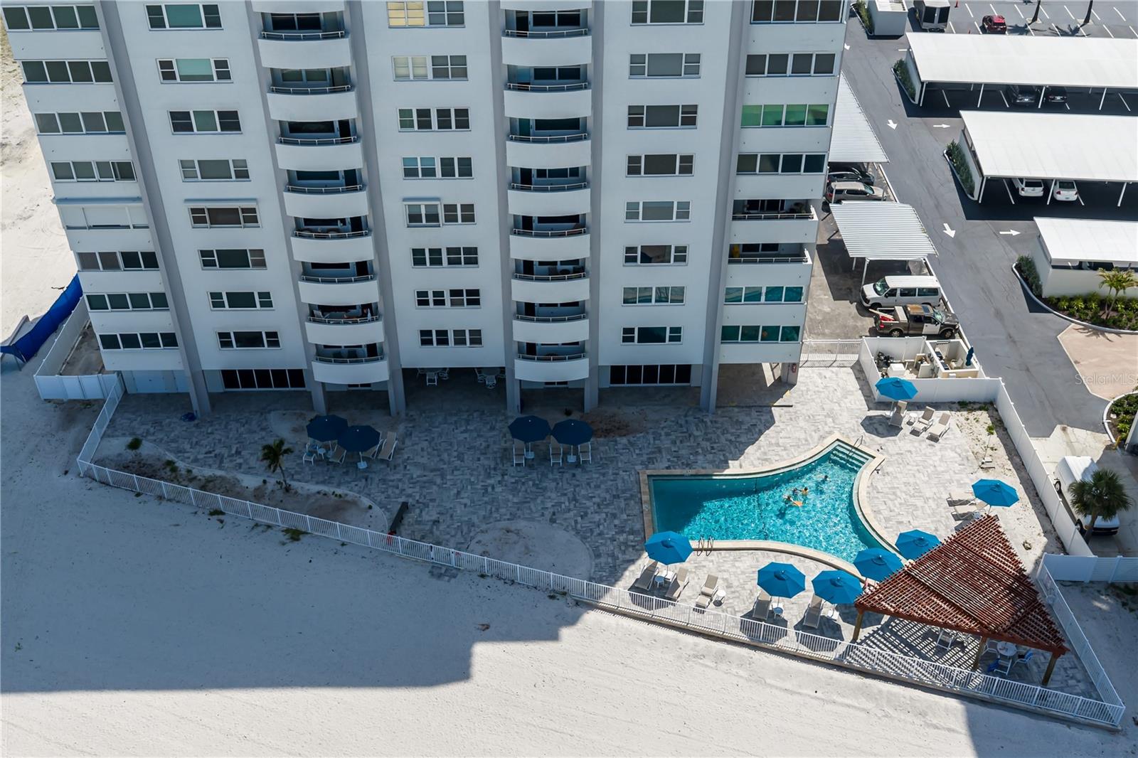 LIDO REGENCY - Residential
