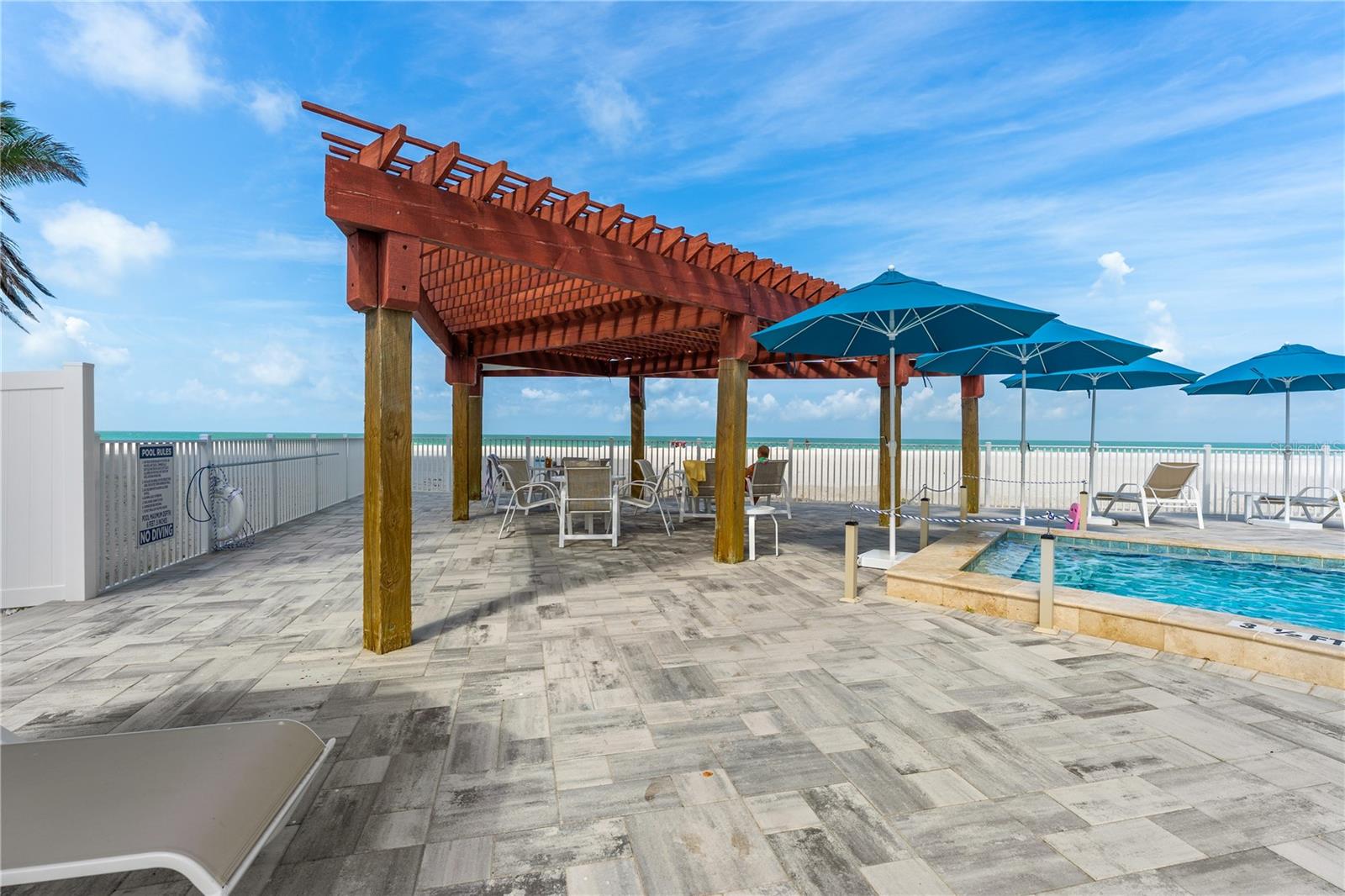 LIDO REGENCY - Residential