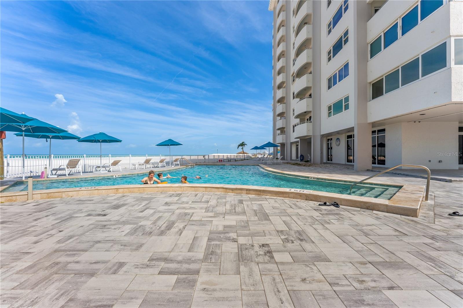 LIDO REGENCY - Residential
