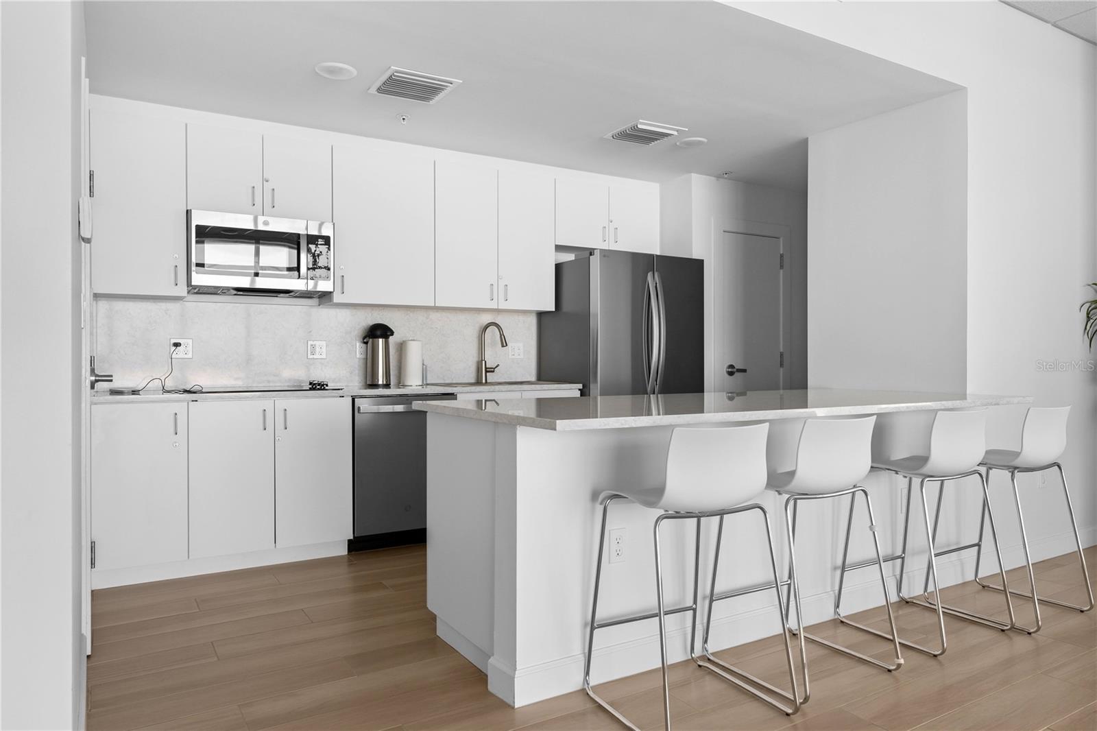 LIDO REGENCY - Residential