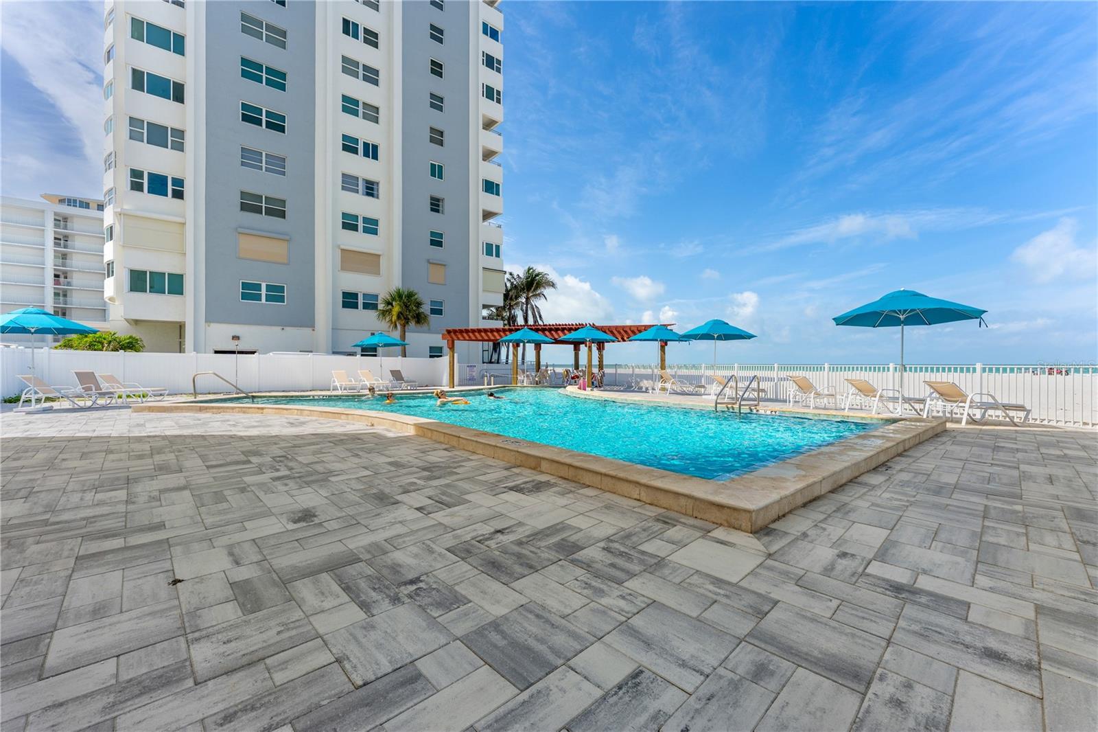 LIDO REGENCY - Residential