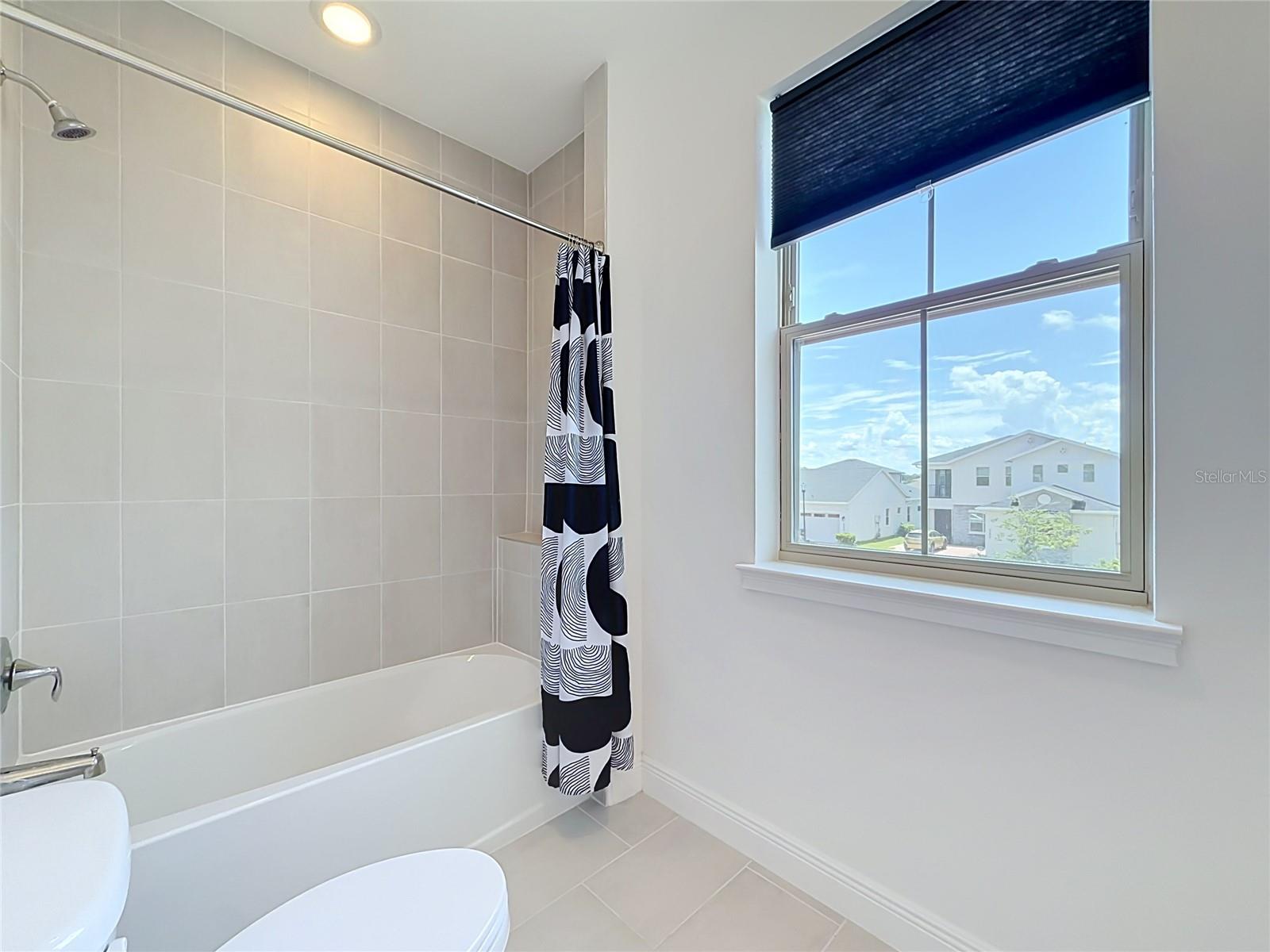TWIN LAKES PH 8 - Residential Lease