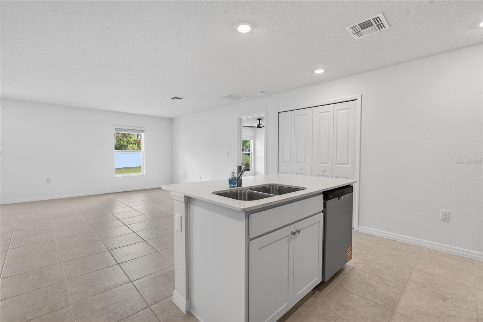 MARION OAKS UNIT 4 - Residential Lease