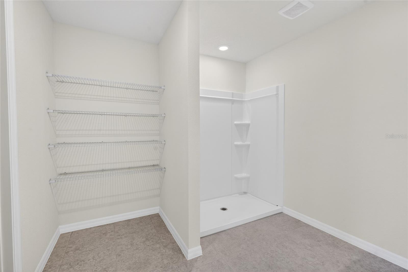 MARION OAKS UNIT 4 - Residential Lease