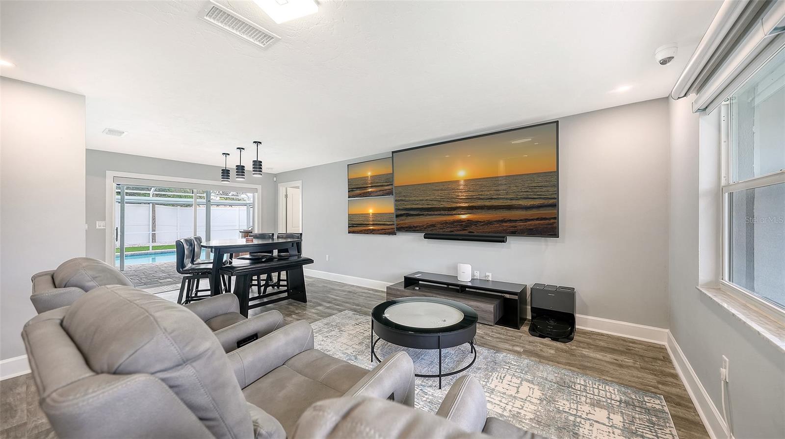SOUTH GATE - Residential