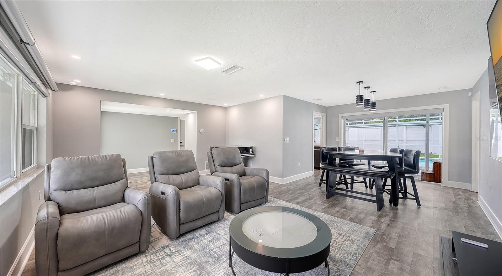 SOUTH GATE - Residential