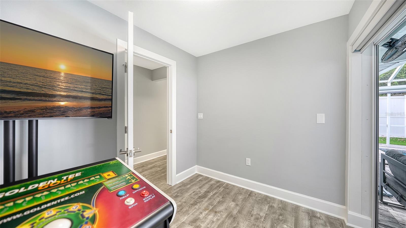 SOUTH GATE - Residential
