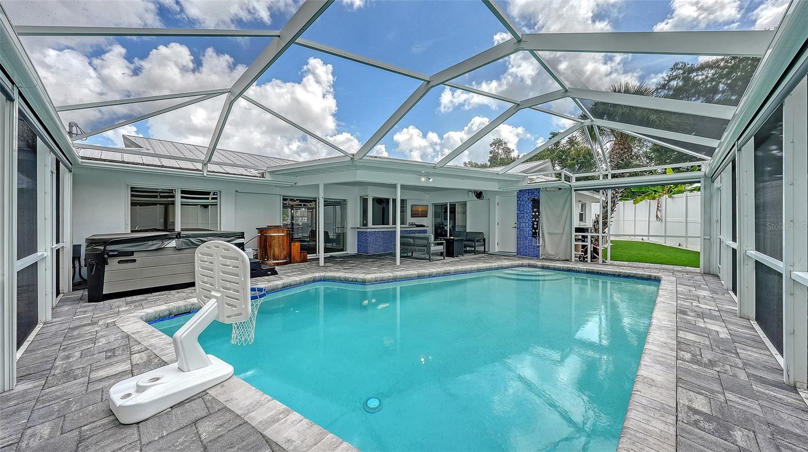 SOUTH GATE - Residential