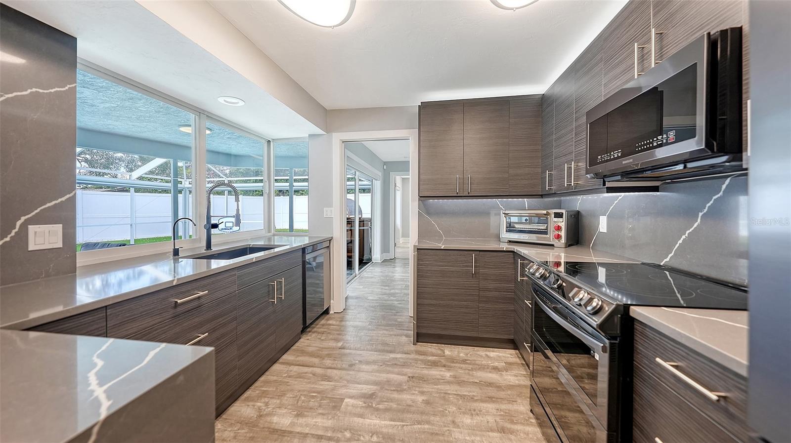 SOUTH GATE - Residential