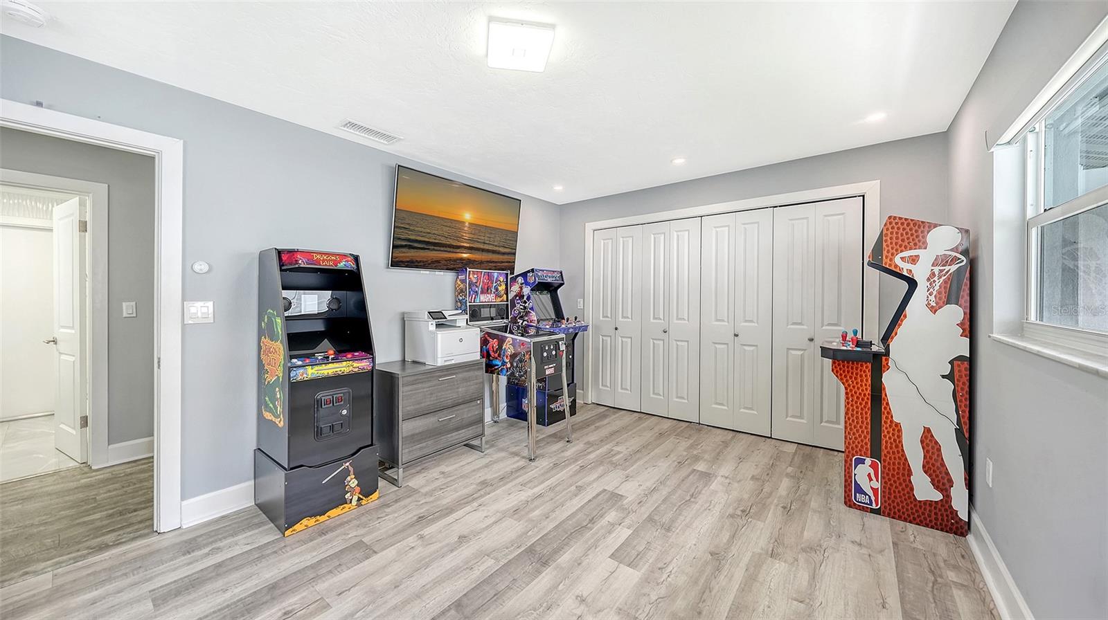 SOUTH GATE - Residential