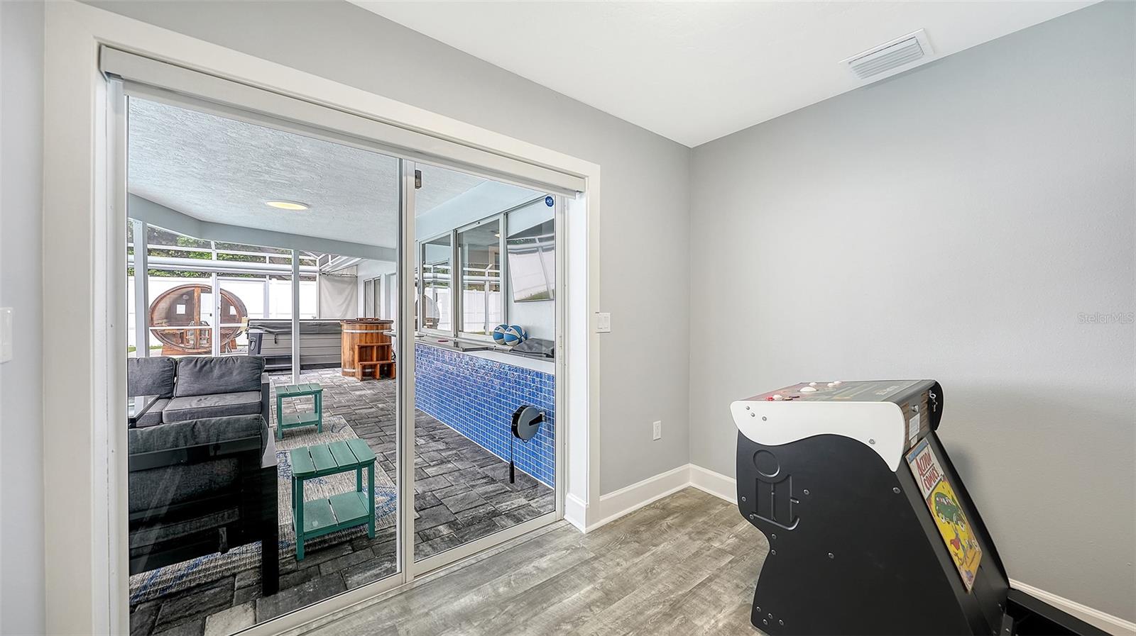 SOUTH GATE - Residential