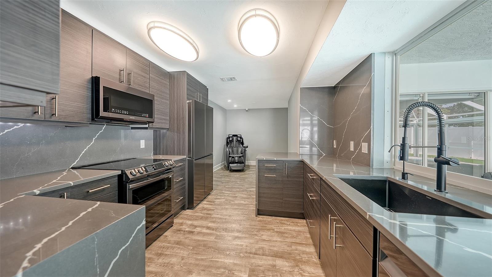 SOUTH GATE - Residential