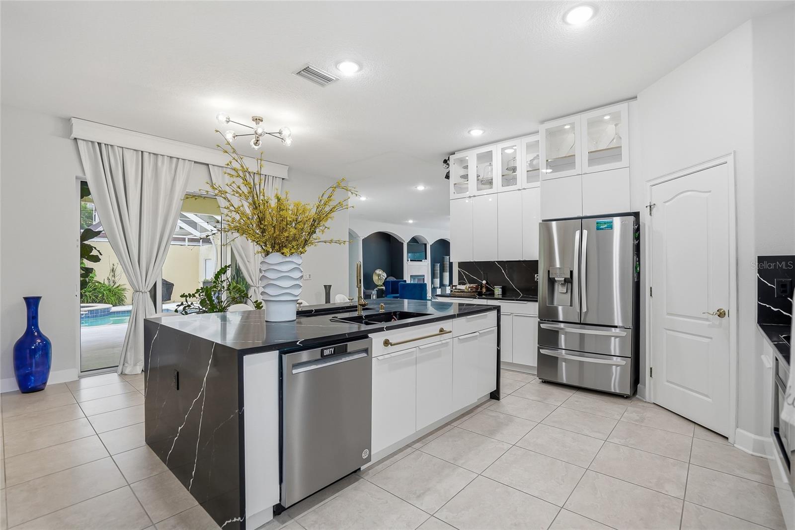 LINCOLNWOOD ESTATES - Residential