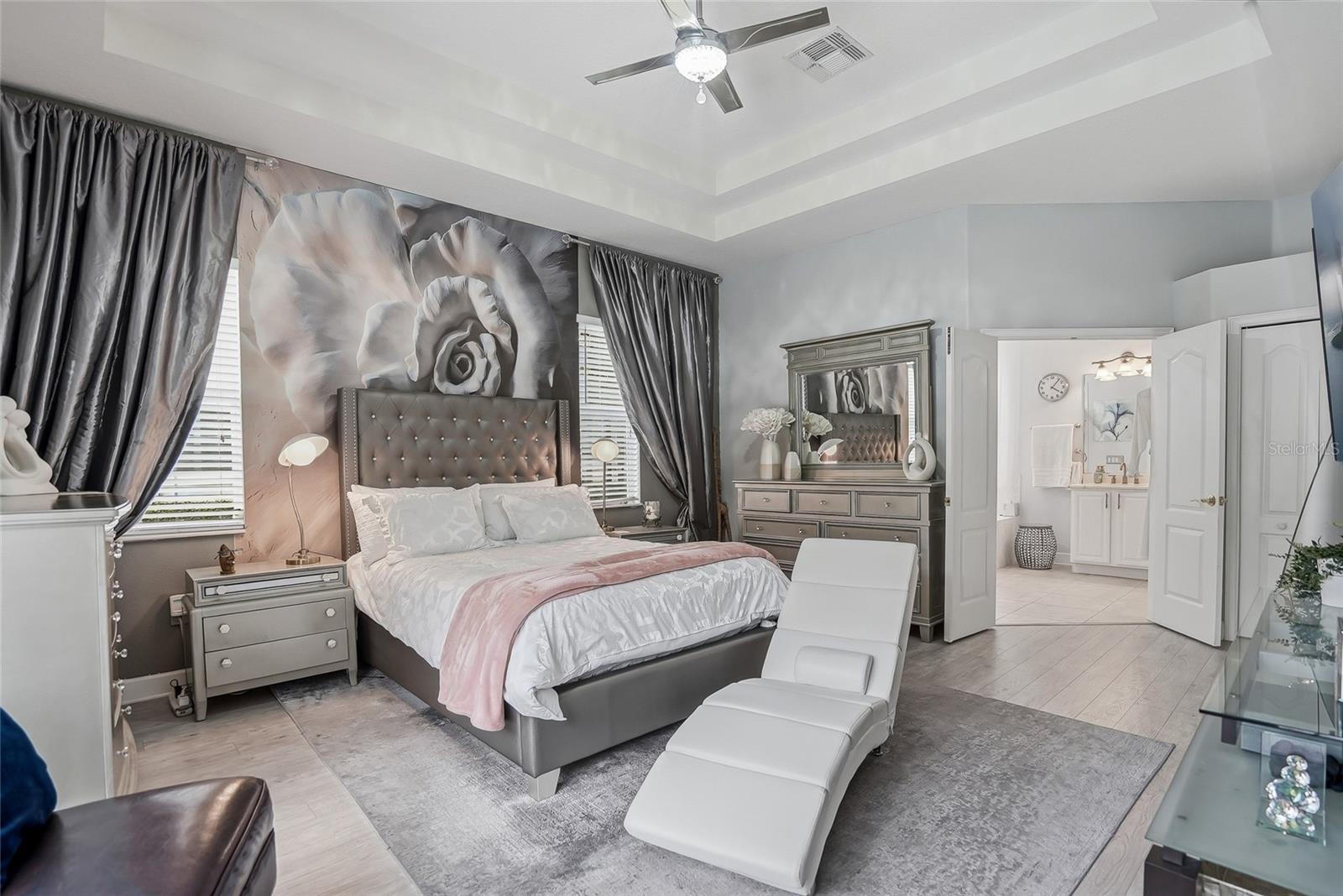 LINCOLNWOOD ESTATES - Residential