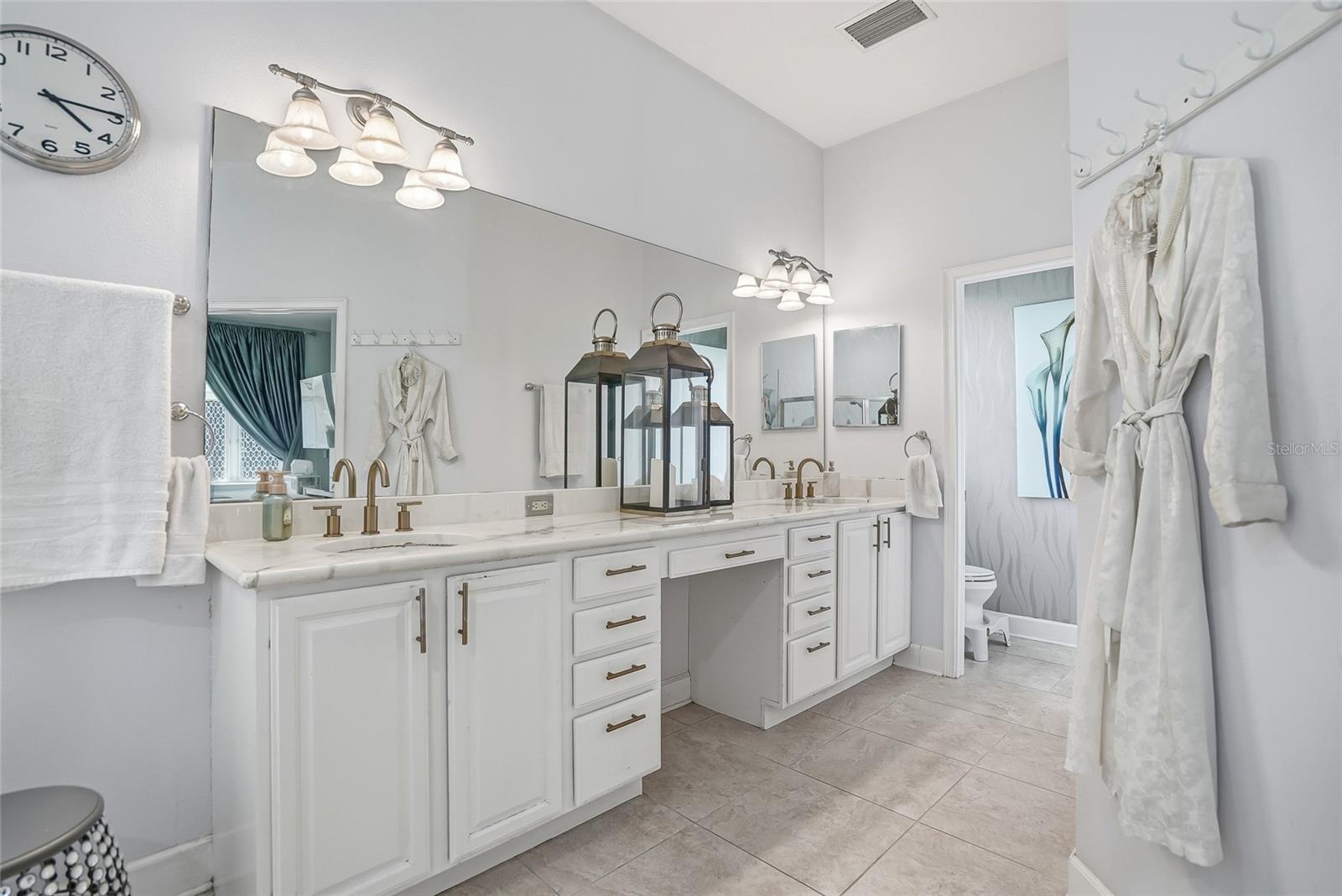 LINCOLNWOOD ESTATES - Residential