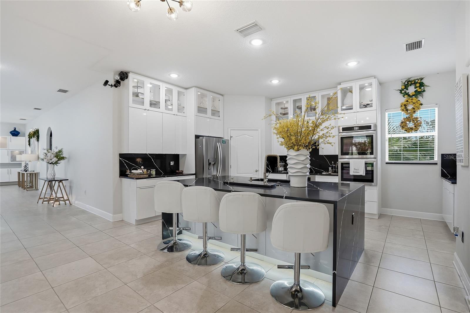 LINCOLNWOOD ESTATES - Residential