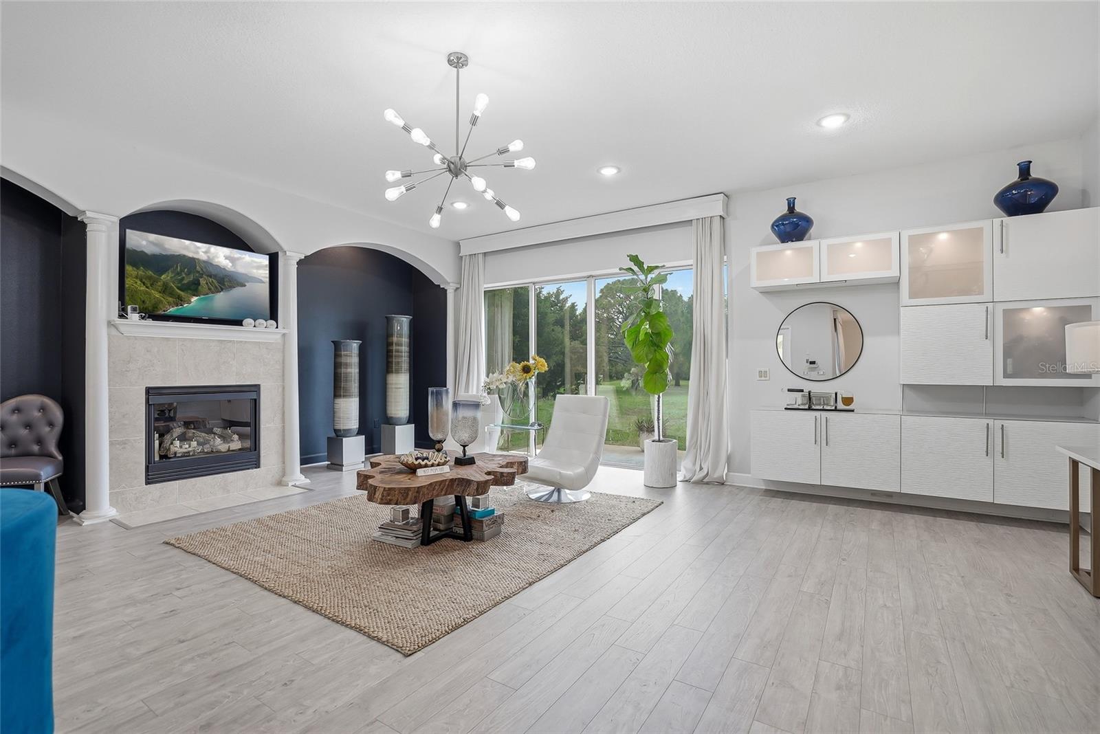 LINCOLNWOOD ESTATES - Residential