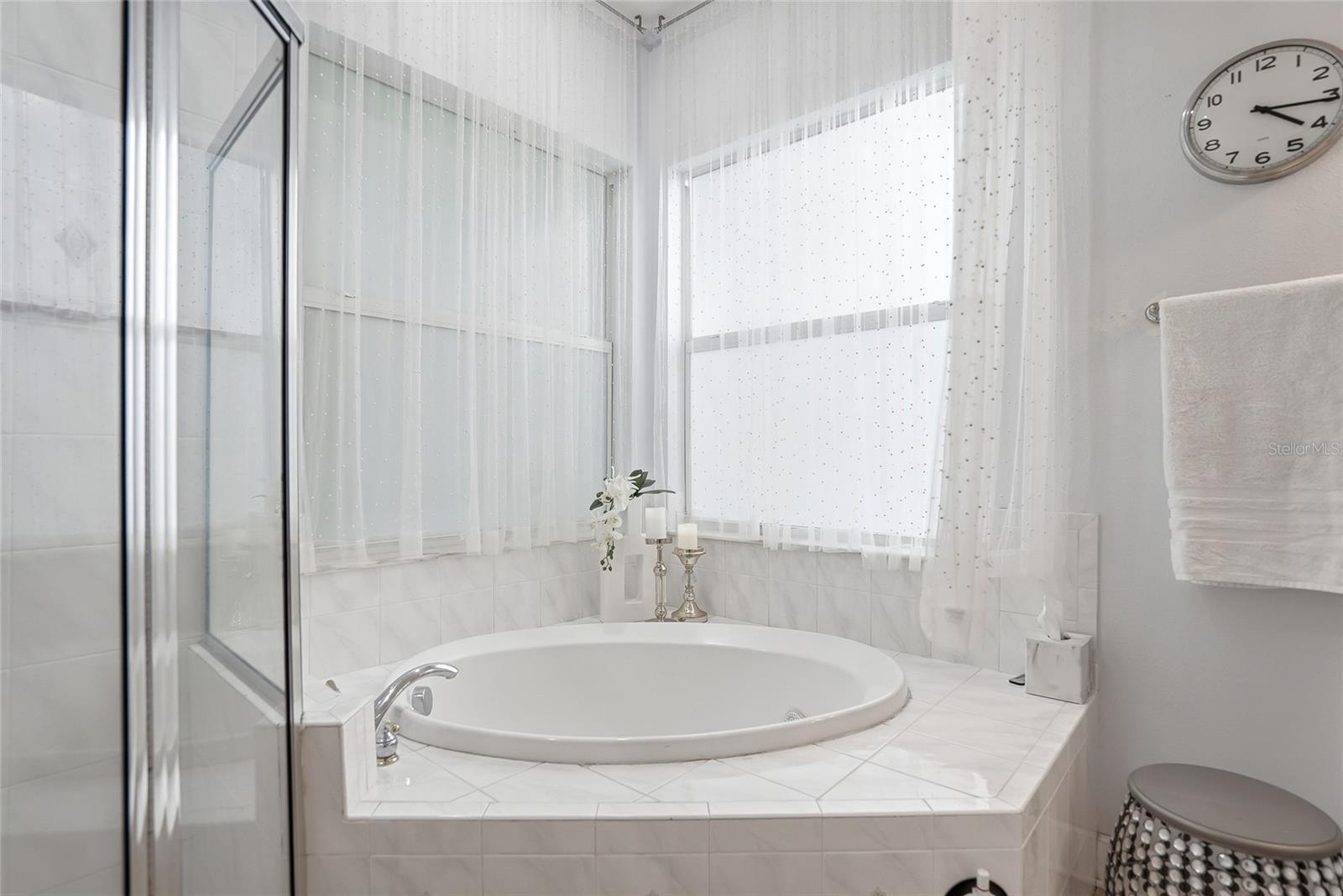 LINCOLNWOOD ESTATES - Residential