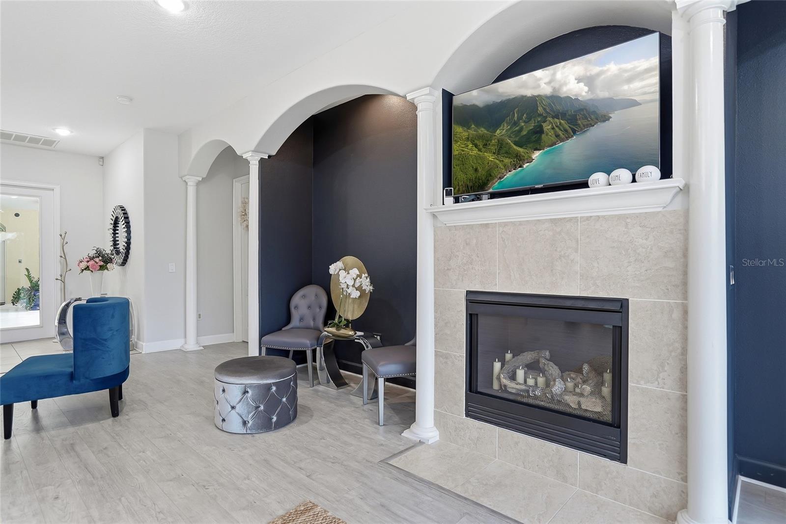 LINCOLNWOOD ESTATES - Residential