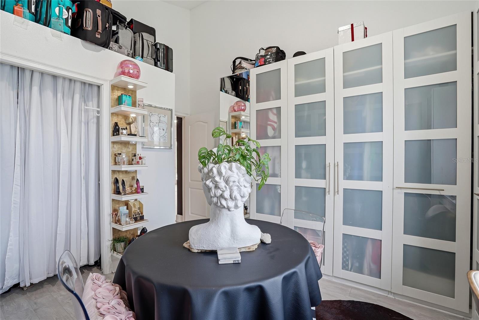 LINCOLNWOOD ESTATES - Residential