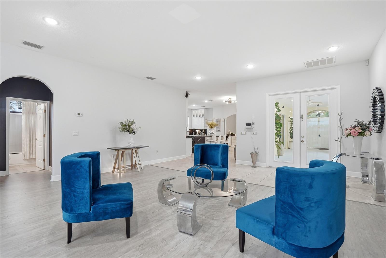 LINCOLNWOOD ESTATES - Residential