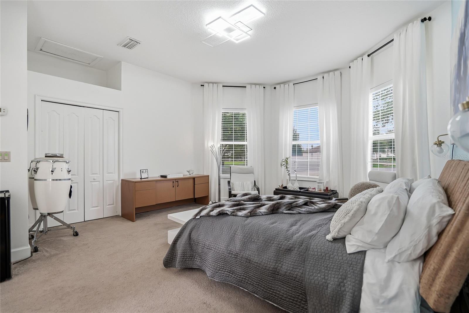 LINCOLNWOOD ESTATES - Residential