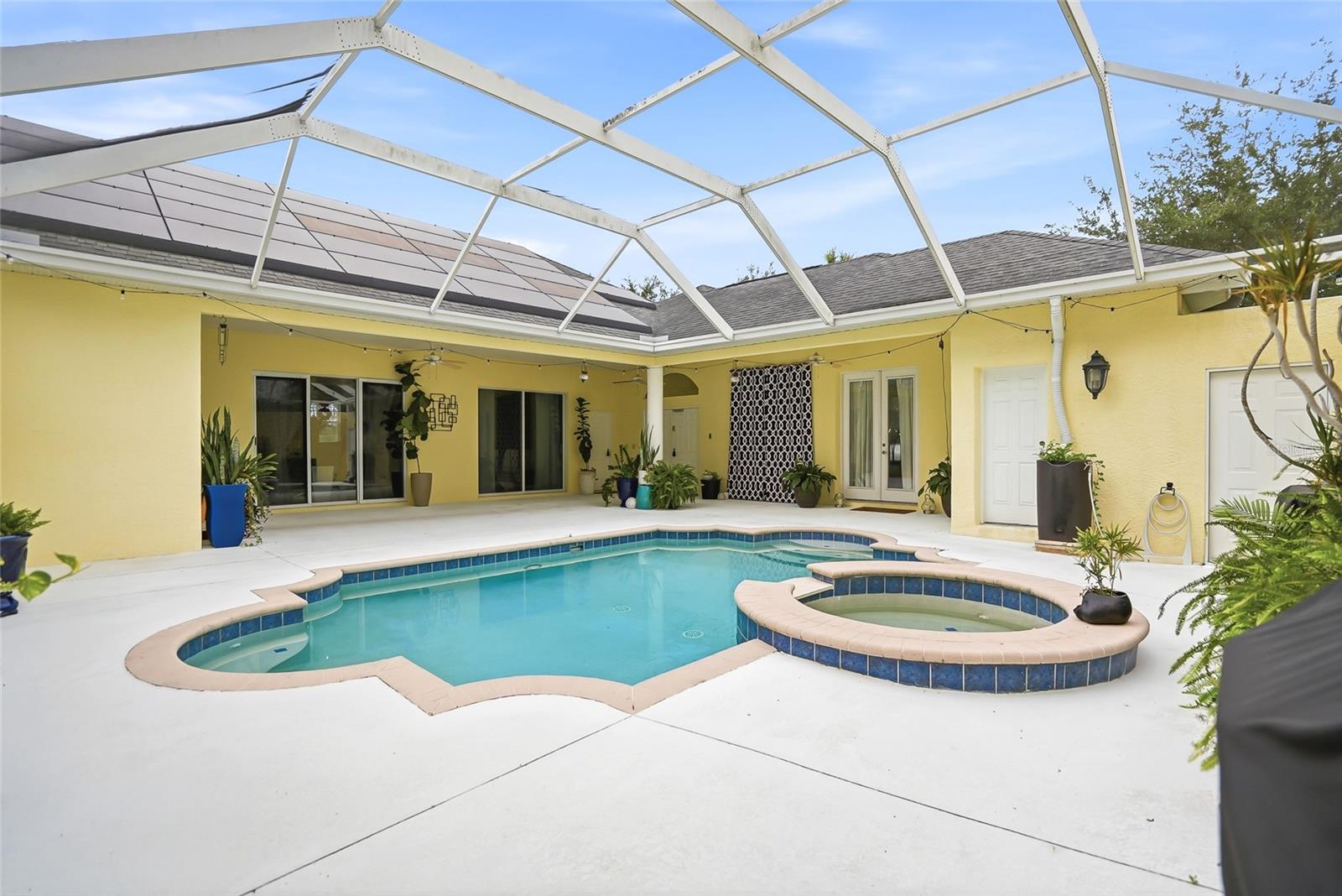 LINCOLNWOOD ESTATES - Residential