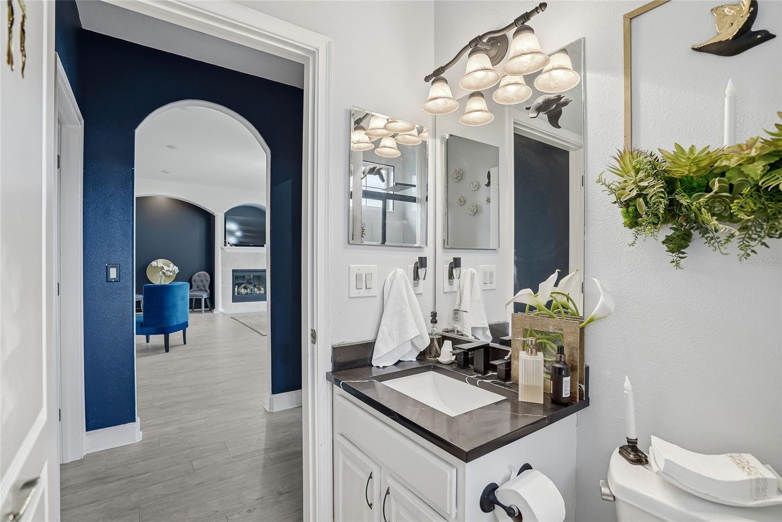 LINCOLNWOOD ESTATES - Residential