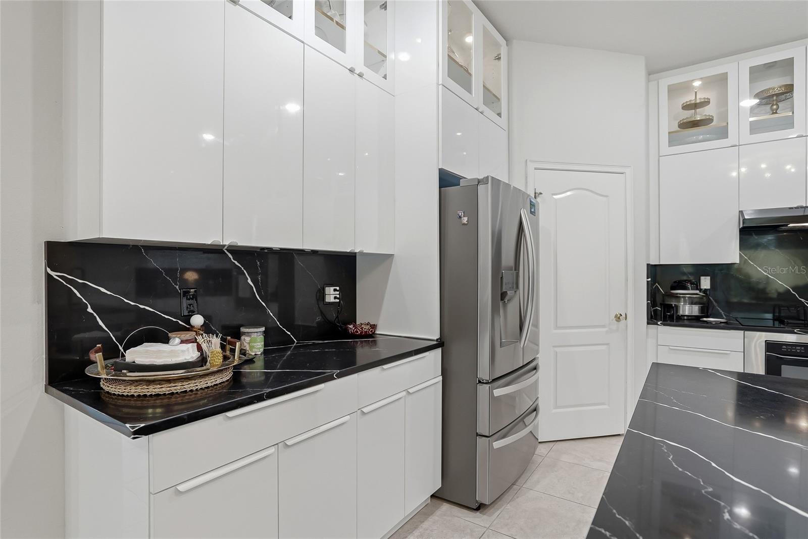 LINCOLNWOOD ESTATES - Residential