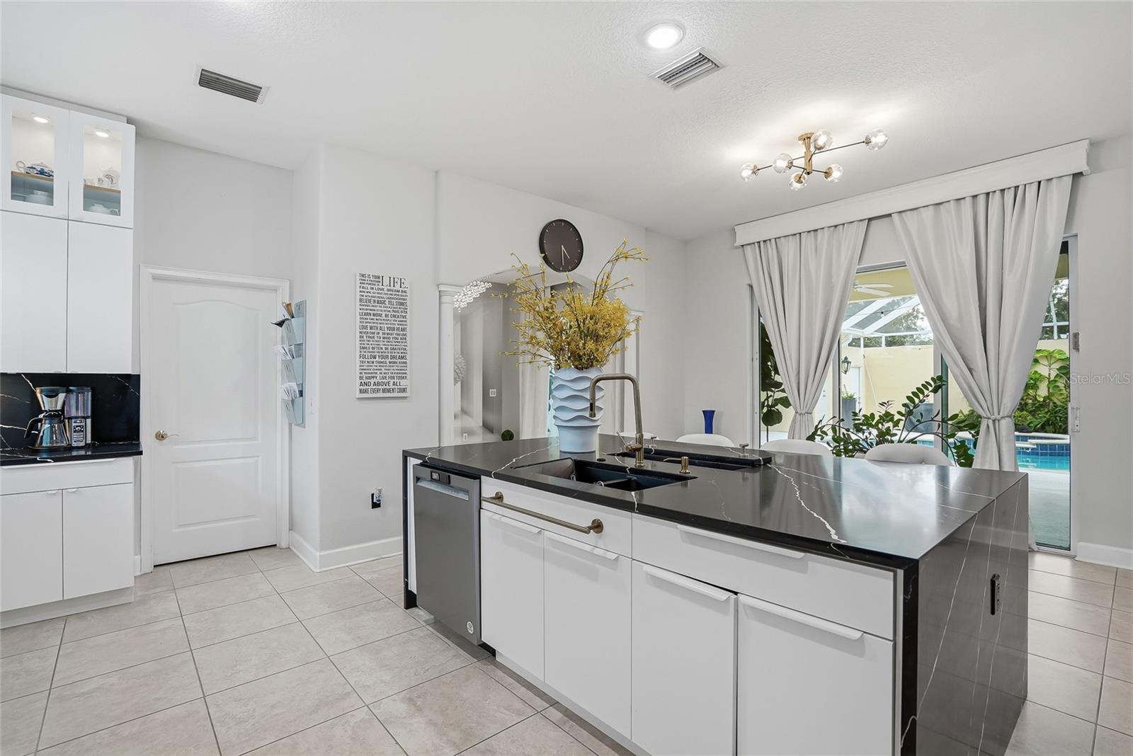 LINCOLNWOOD ESTATES - Residential