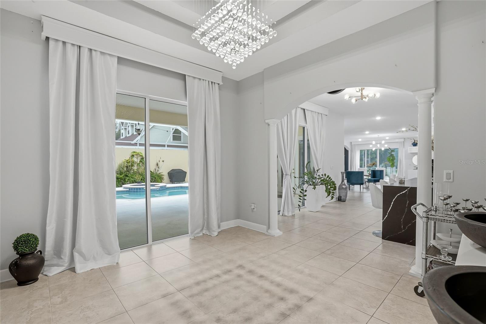 LINCOLNWOOD ESTATES - Residential