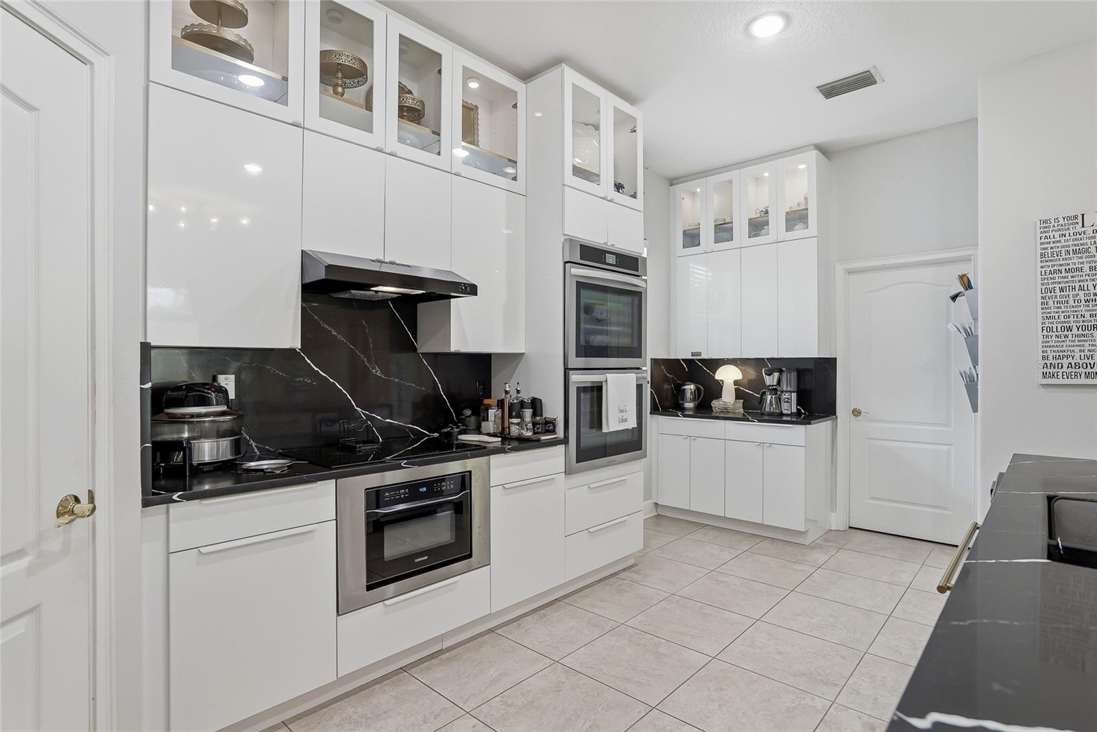 LINCOLNWOOD ESTATES - Residential