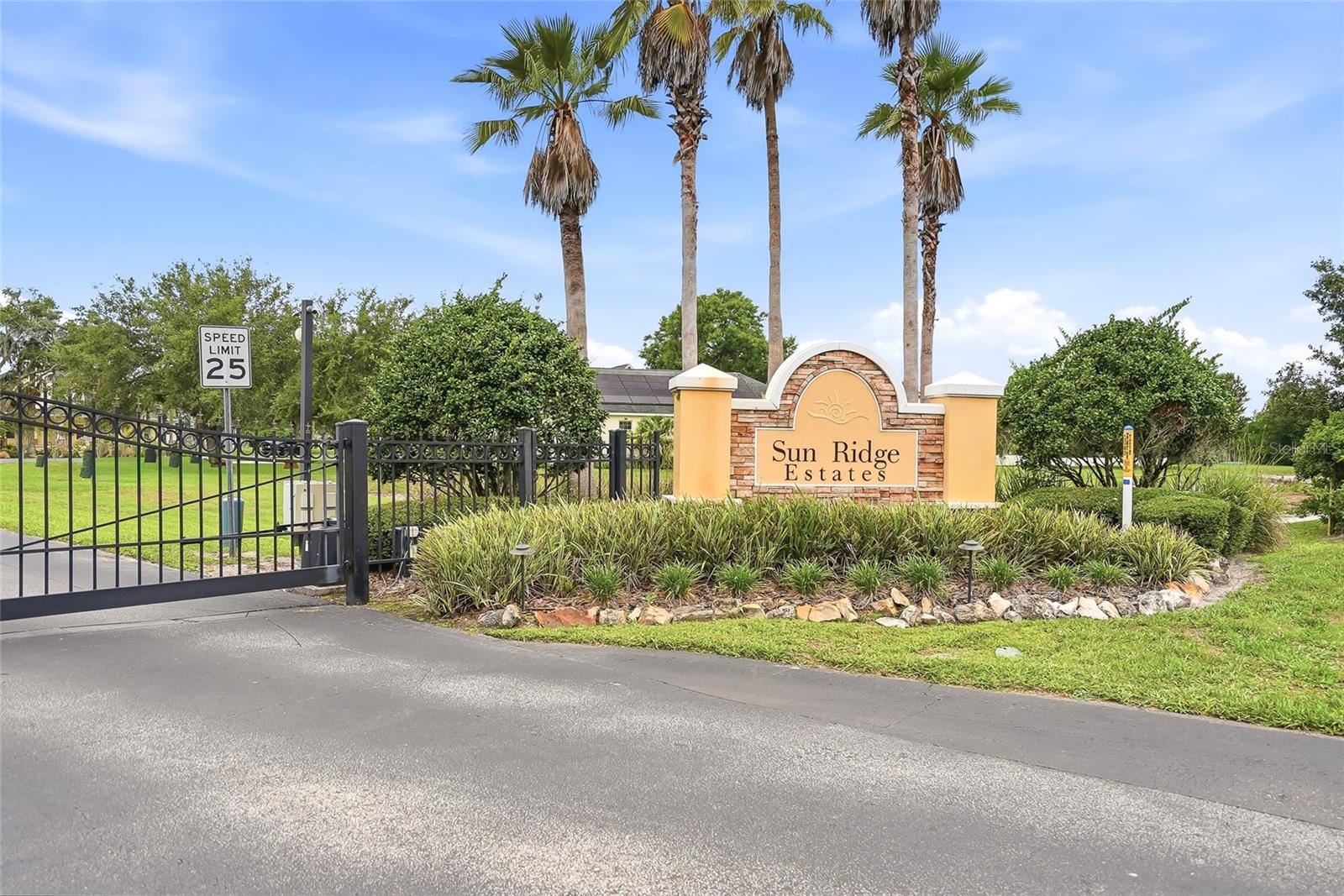 LINCOLNWOOD ESTATES - Residential