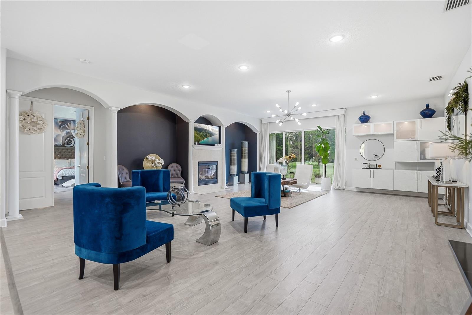 LINCOLNWOOD ESTATES - Residential