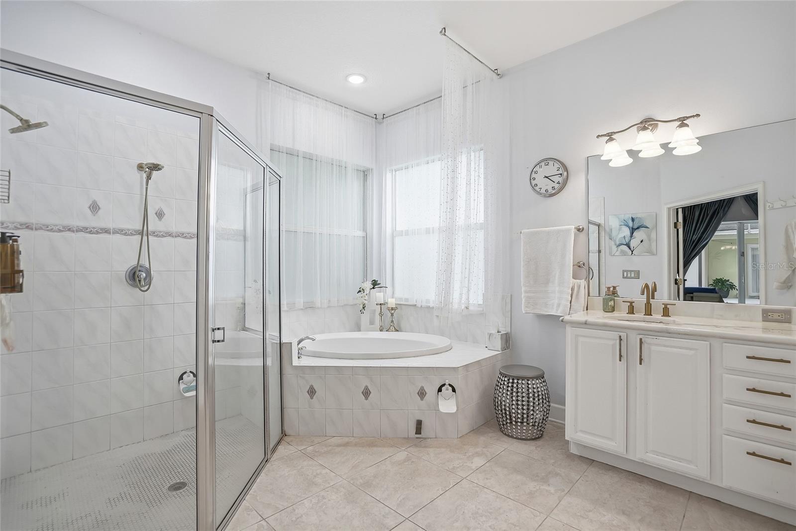 LINCOLNWOOD ESTATES - Residential